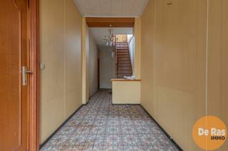 ZONNEGEM – Ruime, solide renovatiewoning met atelier/werkplaats en prachtige tuin in landelijke omgevingIn het rustige, groene Zonnegem bevindt zich...