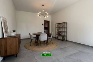 Dit instapklare gelijkvloerse appartement geniet van een uitstekende ligging in Zottegem, vlak bij de kerk van Bevegem en met zicht op een...