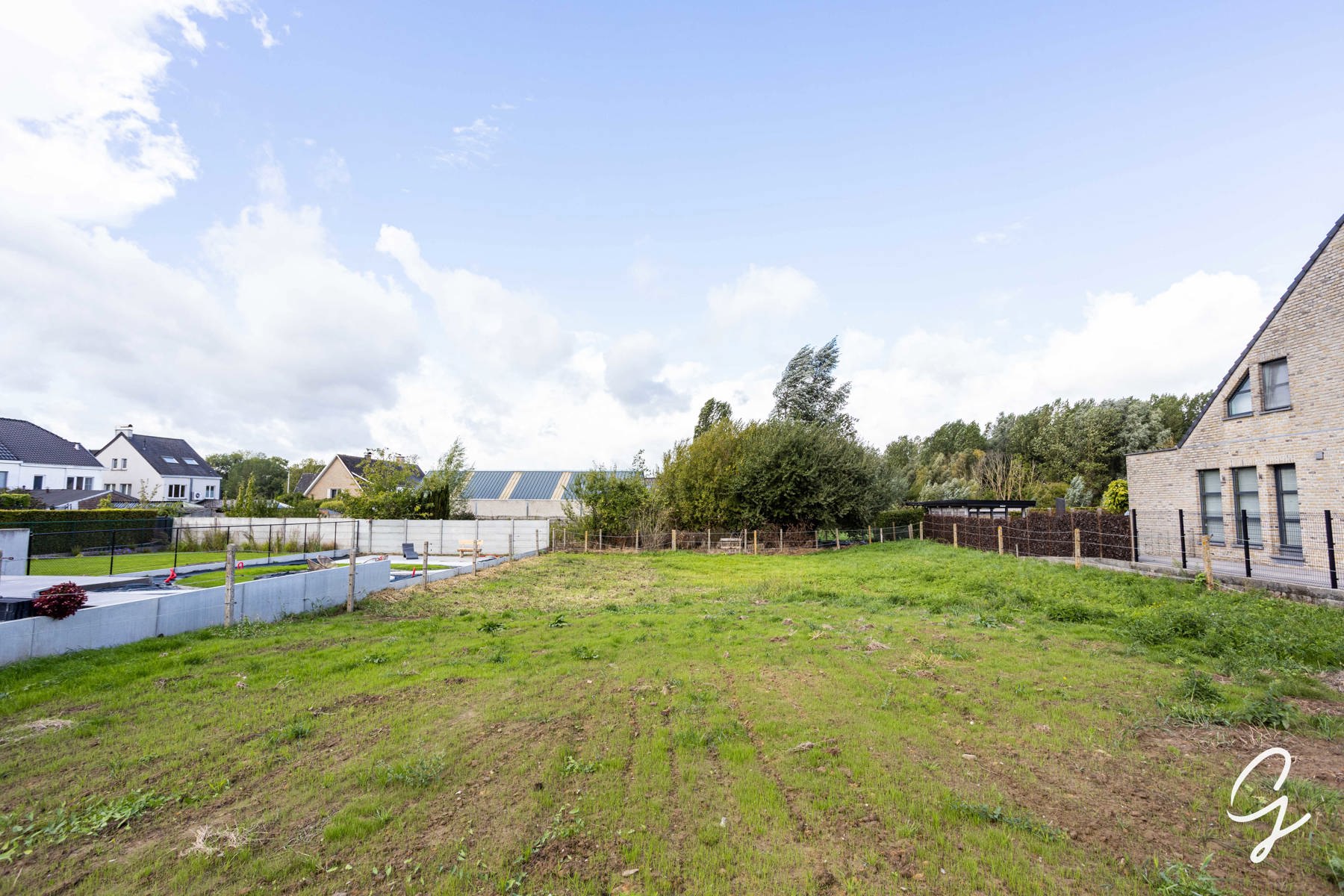 TE KOOP: Gunstig gelegen bouwgrond voor halfopenbebouwing  - foto 4