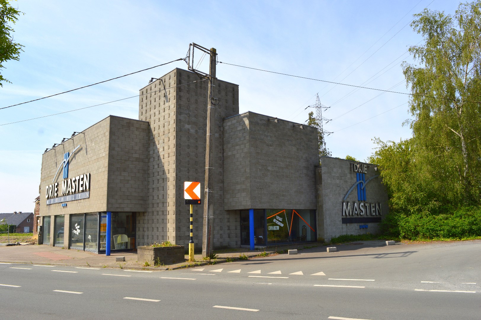 Te renoveren of herbouwen woonst met commerciële functie én aanliggende weidegrond - foto 1