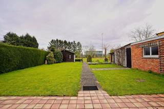 Ontdek deze charmante, landelijk gelegen woning in een rustige doodlopende straat, en toch op wandelafstand van het centrum van Buggenhout. Een...