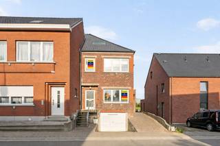 KIJKDAG ZATERDAG 25 APRIL - OP AFSPRAAK. Deze charmante gezinswoning is rustig gelegen in een groene omgeving en tegelijk vlot bereikbaar. Met...