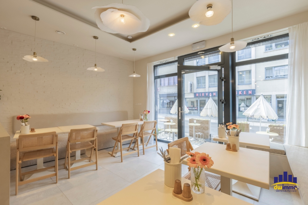Hippe lunchplek met zonnig terras, volledig uitgerust handelspand te koop in Gent - photo 2