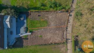 SMETLEDE - Bouwgrond, geschikt voor halfopen bebouwing, in een uiterst rustige straat op een perceel van 3a17ca (lot 2 op het verkavelingsplan).Dit...