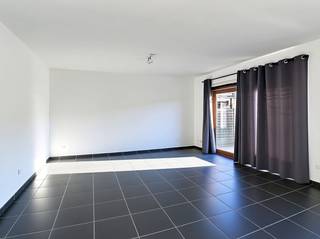 Maison moderne et économe en énergie avec panneaux solaires à louer à Oostkamp, près du pont de Steenbrugge. La propriété dispose de 3 chambres...