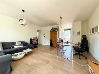 2-slaapkamerappartement aan de Grote Markt te Tienen, met onder andere een bewoonbare oppervlakte van 80 m², twee slaapkamers (één grote en...