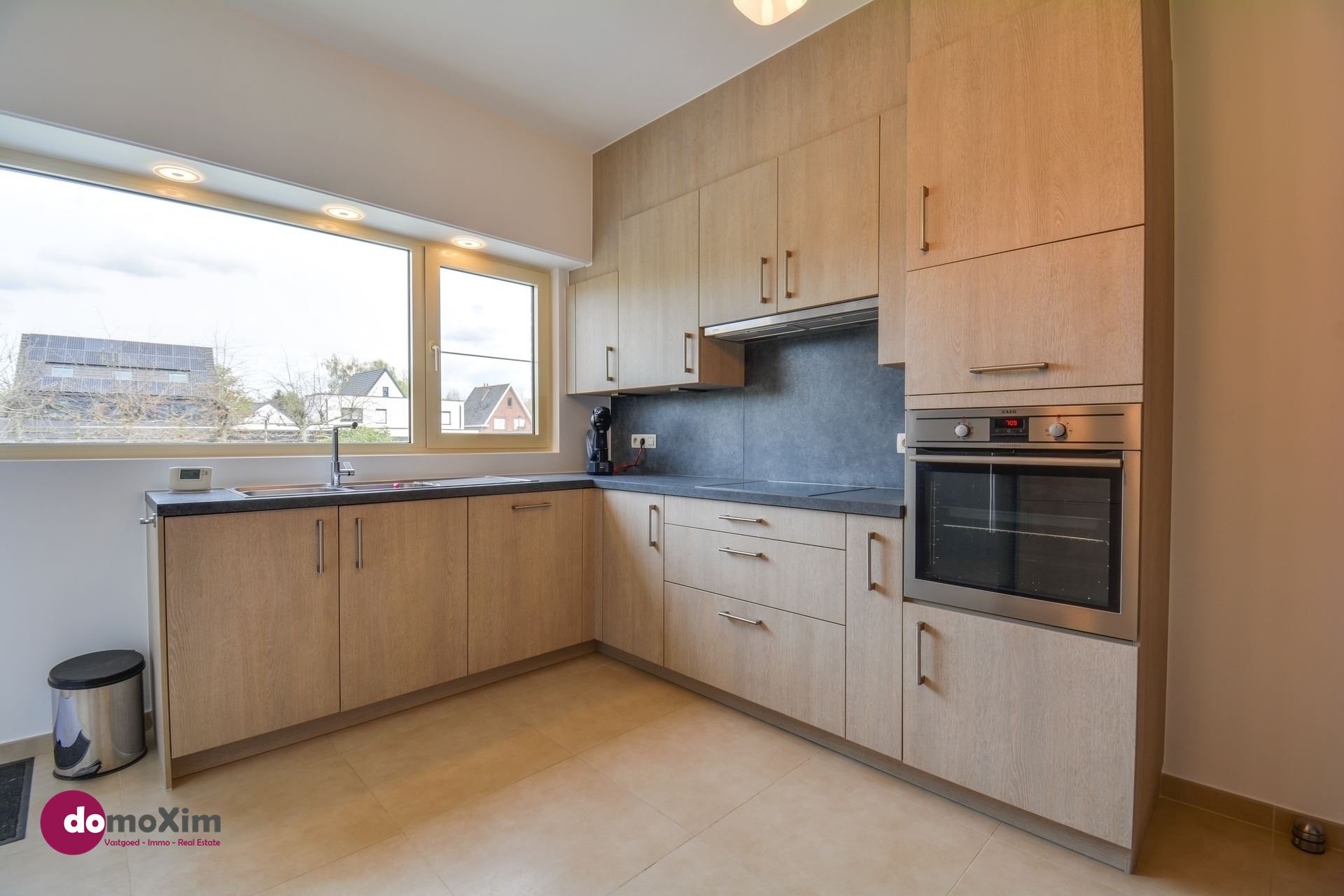 Ruime woning met kantoorruimte in het centrum van Hever - foto 5