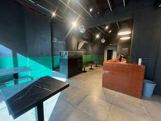 Unieke opportuniteit tot overname van een gunstig gelegen horecapand (voormalige club/dancing) op een uitstekende locatie in Brugge. Dankzij...