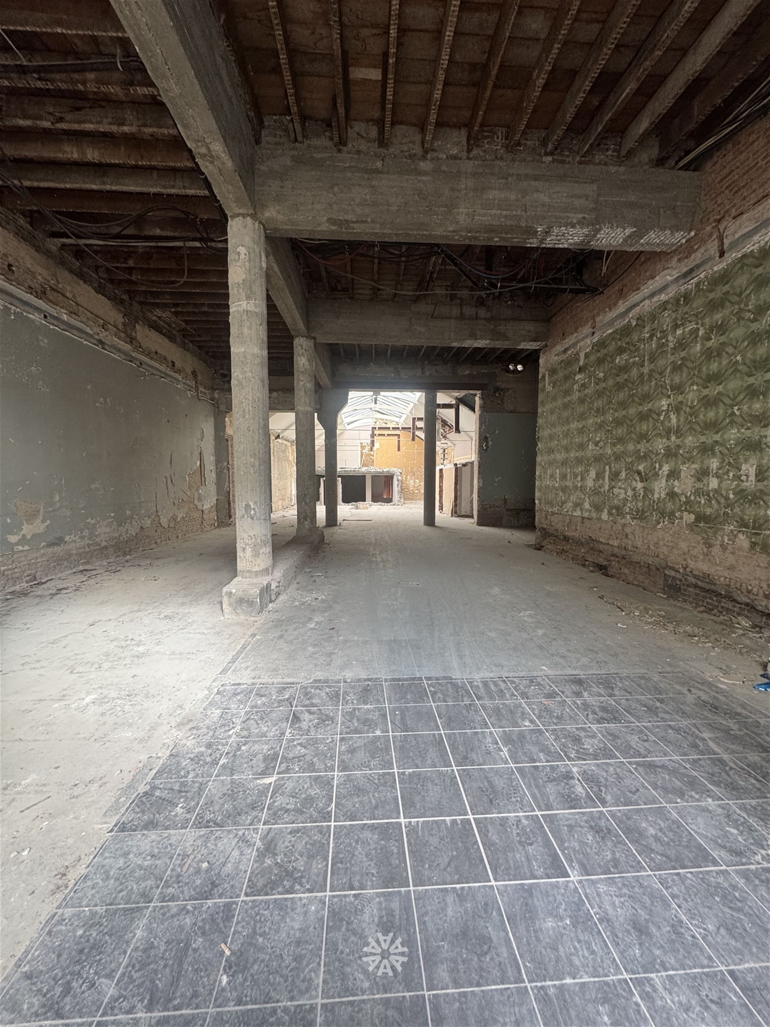 Casco handelspand/kantoorruimte met diverse mogelijkheden te huur op topligging aan Gent-Zuid! - foto 3