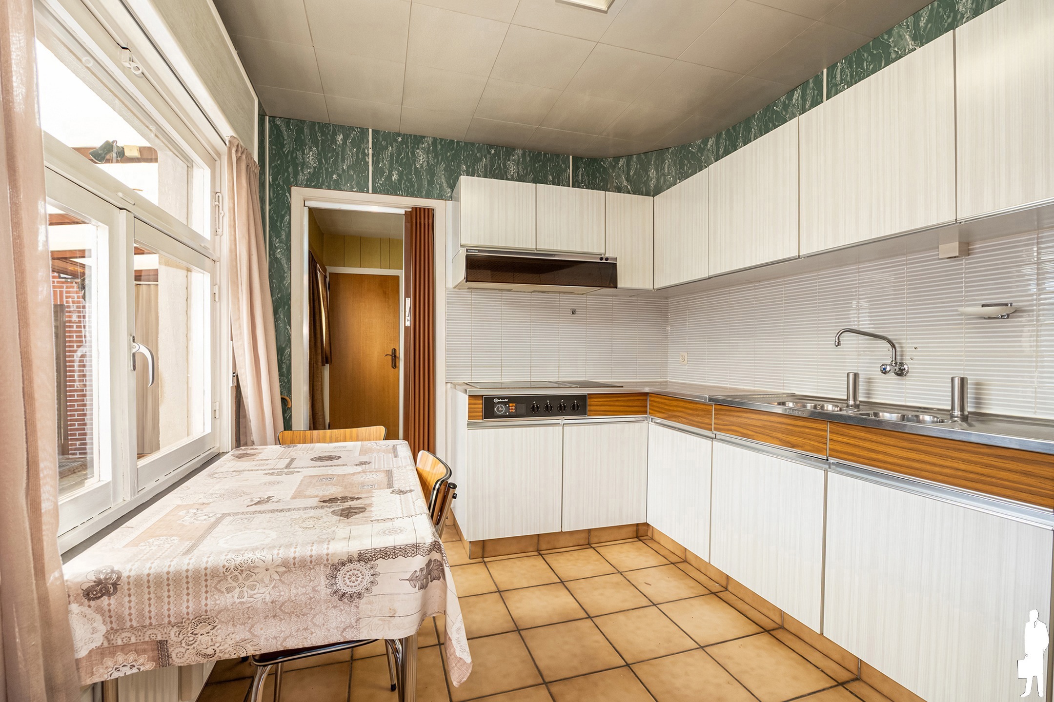 Gezinswoning met veranda, garage en tuin op topligging - foto 5
