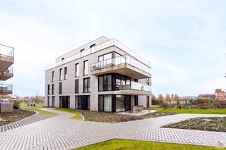 Dit ruime en energiezuinige appartement van 100 m² (bouwjaar 2021) met 2 slaapkamers, autostaanplaats en prachtig uitzicht is gelegen op de...