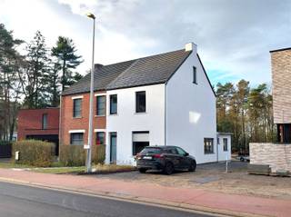 Request your visit at info@optimusvastgoed.be!TEUR: Renovated 3 bedroom semi-detached building with spacious garden!The property is conveniently...