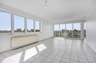 Appartement avec un espace de vie spacieux et une vue sur l'Escaut à vendre sur le green Linkeroever ! L'appartement est très bien entretenu...