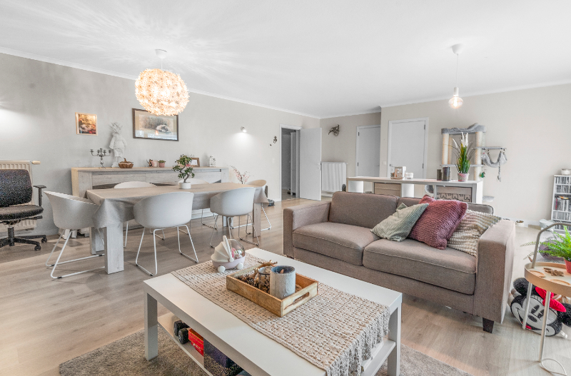 ZEER RUIM GERENOVEERD APPARTEMENT MET 3 GROTE SLAAPKAMERS INCL GARAGE - foto 5