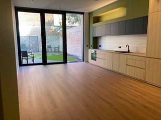 Op zoek naar een instapklaar appartement met een stadstuin in een rustige straat in Antwerpen? Dit recent gerenoveerde gelijkvloerse appartement...