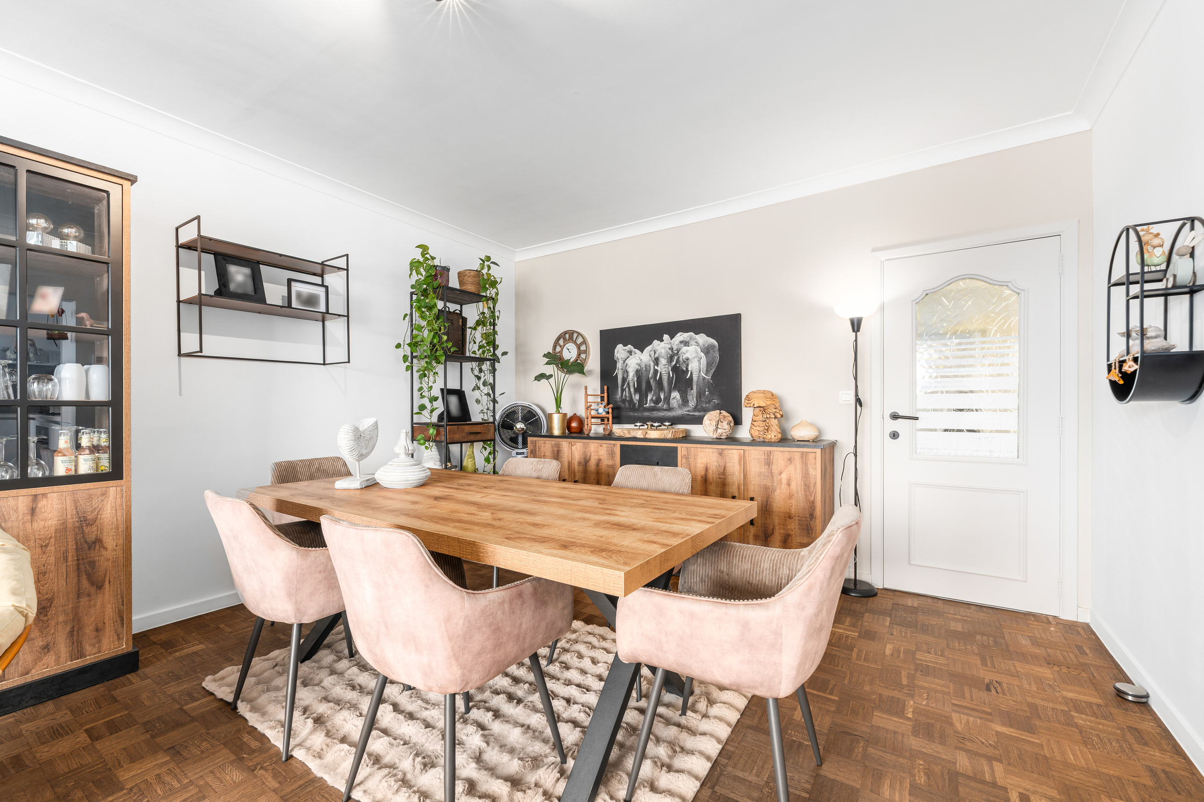 Gerenoveerd 2-slaapkamerappartement mét autostaanplaats - foto 4