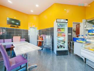 Info & visits: maxime.l@weinvest.be or 02 315 77 22We Invest is exclusively offering this commercial ground floor space, ideally located on Rue de...