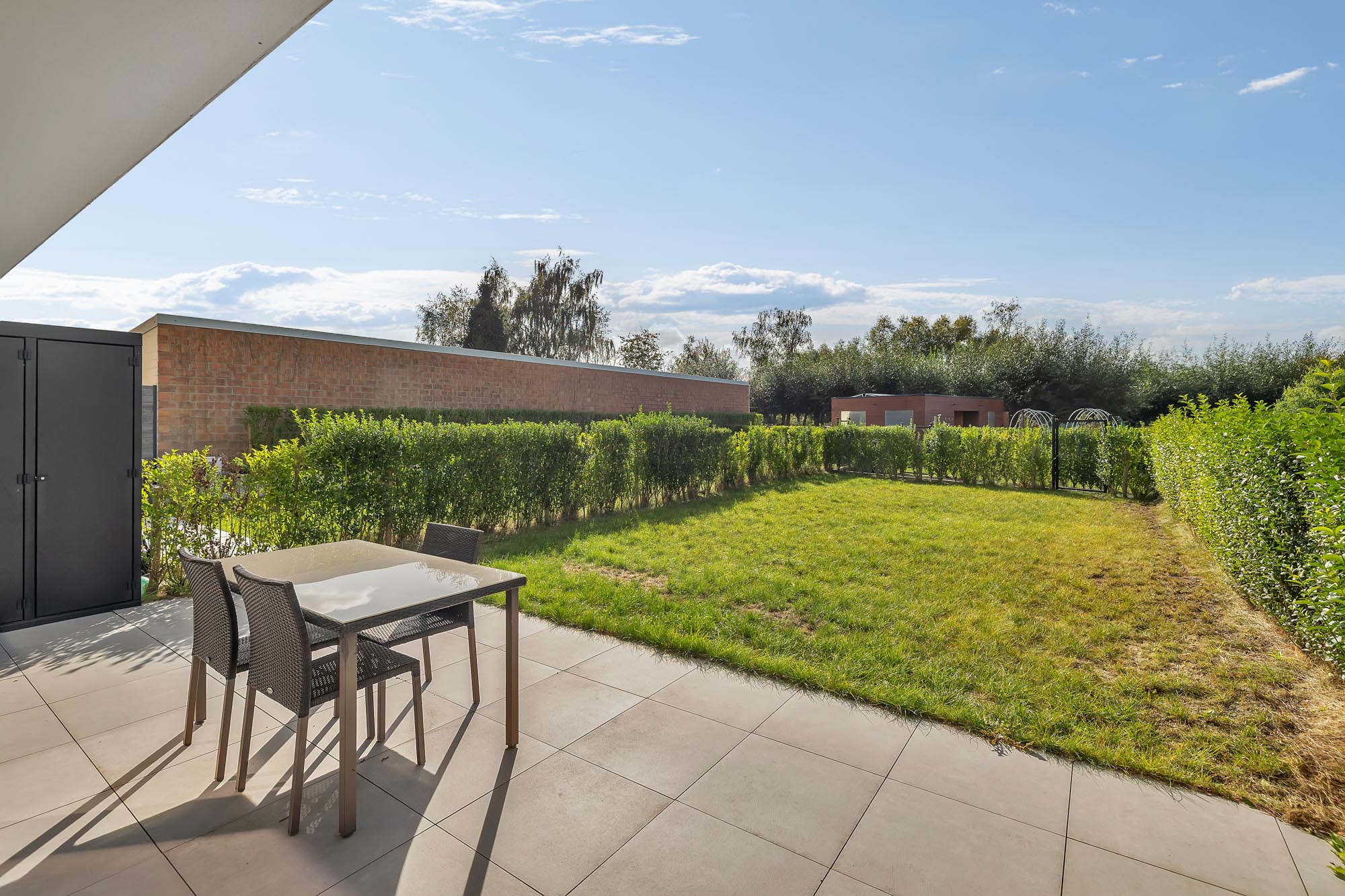 Recent app met 2 slpk, terras met tuin en staanplaats - foto 1