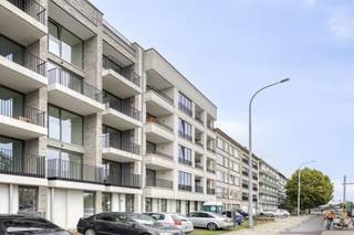 Op de derde verdieping van een modern gebouw met lift vind je dit prachtige nieuwbouwappartement waar jij de allereerste bewoner wordt...