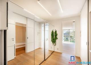 Koksijde-Bad, Residentie Malgré Tout, studio op het gelijkvloers met terras, rustig gelegen op wandelafstand van het winkelcentrum.Bestaande uit:...