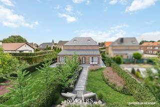 Voor meer info en foto’s, surf naar www.swevers.be – In het rustige Riemst, in de Sint-Servaasstraat, ligt deze goed gelegen bouwgrond van 4a...