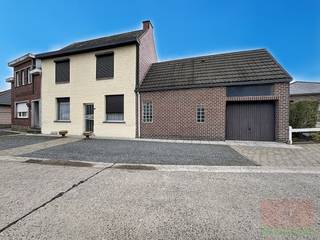Welkom in deze HOB te Scheldewindeke: landelijke charme met een bruisend hart, gelegen in het glooiende groene landschap van het Land van...