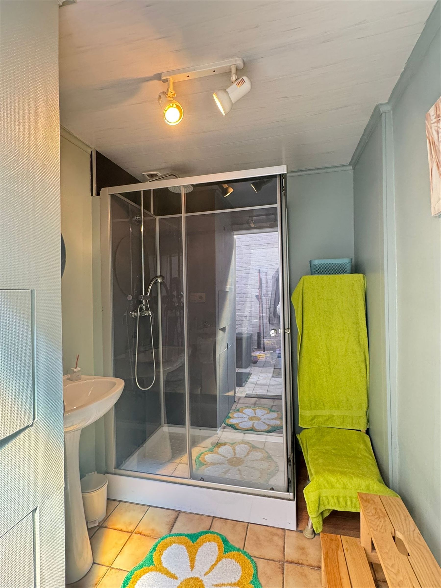 Woning met garage en uitweg achteraan - foto 5