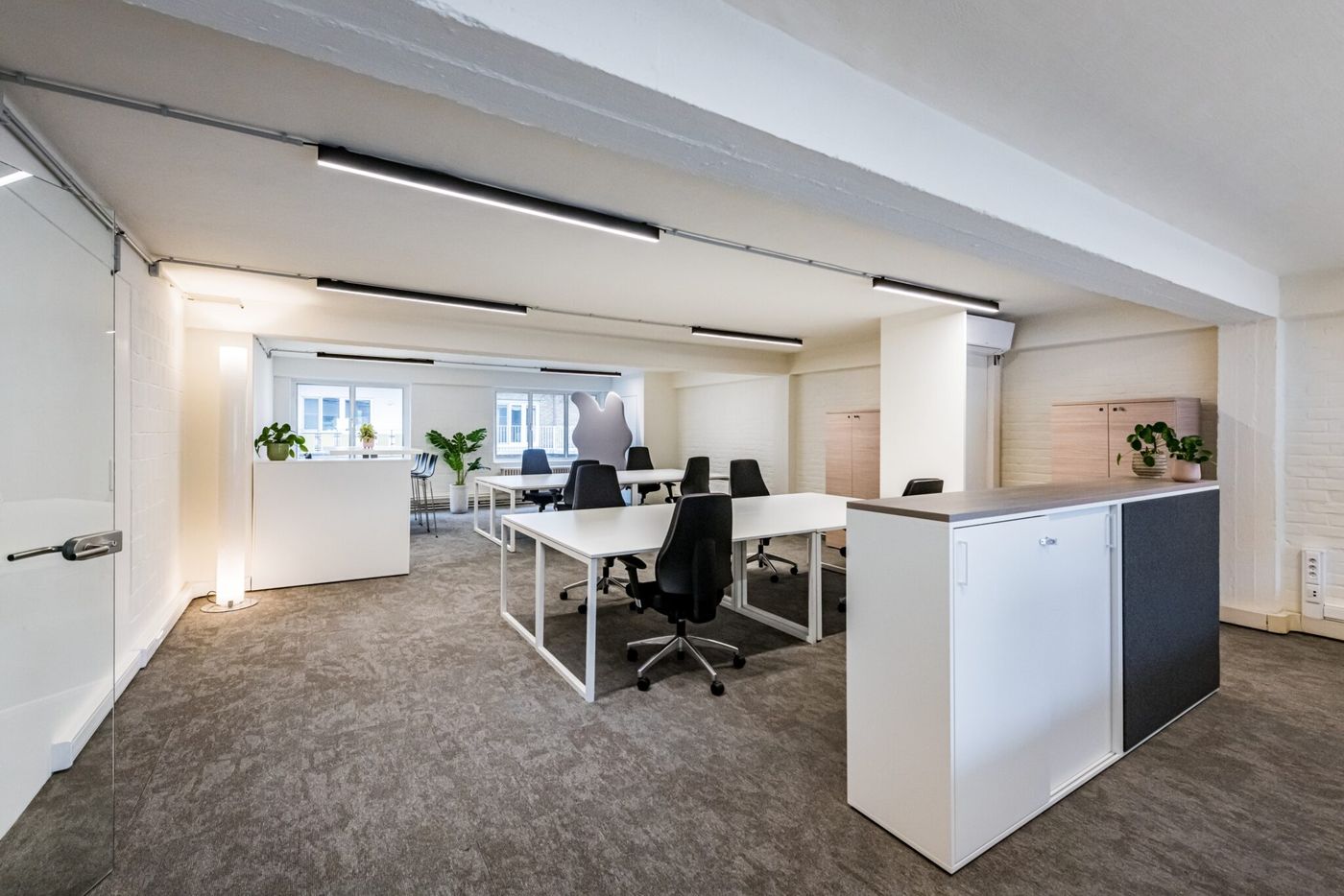 170 sqm full-service office at competitive price - photo 5