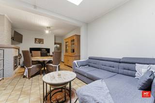 In het centrum van Roeselare, vlakbij alle voorzieningen en het Geitenpark, bevindt zich deze op te frissen woning. Hieronder vind je een...