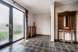 PLUSPUNTEN:+ 3 slaapkamers+ Rustige omgeving+ Gelijkvloers wonen+ Vlotte bereikbaarheidHoewel deze open bebouwing gelegen is in een rustige...