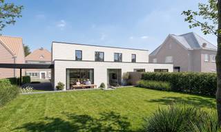 Wenst u meer informatie, contacteer Bruno 0495/12.20.64 of via mail bruno@cornelis-goeman.be<br /><br />Ontdek deze twee stijlvolle halfopen nieuwbouwwoningen aan de Gaversesteenweg 773 in Merelbeke-Melle. Met een bewoonbare oppervlakte van 167 m² en percelen van circa 440 tot 500 m² bieden ze een ideale combinatie van ruimte, rust en bereikbaarheid. De woning op het grotere perceel wordt verkocht voor €535.000, terwijl de woning op het perceel van 443 m² beschikbaar is voor €520.000. De uitstekende ligging zorgt voor een vlotte verbinding naar Gent en de belangrijkste invalswegen, terwijl winkels, scholen en openbaar vervoer zich in de nabije omgeving bevinden.<br /><br />De doordachte indeling is een absolute troef. Op het gelijkvloers vindt u een inkomhal met gastentoilet, een ruime en lichtrijke leefruimte met open keuken, een praktische berging én een volwaardige slaapkamer met aansluitende douchecel. Dit maakt de woningen perfect geschikt voor levenslang wonen, een praktijk aan huis of extra comfort voor gasten of inwonende familie. Op de eerste verdieping bevinden zich nog drie slaapkamers en een ruime badkamer met ligbad, douche, dubbele lavabo en apart toilet.<br /><br />De afwerking gebeurt volledig naar keuze en de woningen worden gebouwd volgens de meest recente energieprestatienormen. Dankzij duurzame technieken en kwalitatieve materialen geniet u van een energiezuinige woning met laag verbruik, een aangenaam binnenklimaat en hoog wooncomfort, volledig conform de geldende EPB-regelgeving.<br />De vermelde prijzen zijn exclusief BTW.
