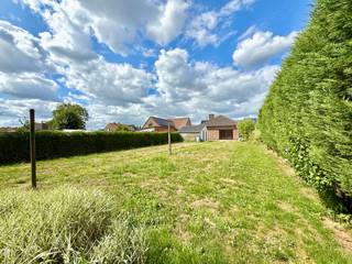 Deze verzorgde bungalow ligt op een zonnig en rustig gelegen perceel van 930m² in het bruisende centrum van Ertvelde. Mits opfrissing en renovatie...