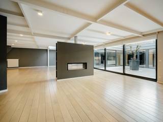 Dans le quartier résidentiel de la Place Saint-Pierre, proche du Parc du Cinquantenaire et du Quartier Européen, loft atypique, quatre chambres de...