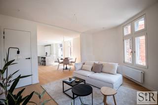 Dit stijlvol (ver)nieuwbouw duplexappartement is gelegen achter een authentieke gevel op de prachtige Ijzerenleen in het centrum van Mechelen...