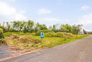 <p>Droomt u ervan een woning te bouwen die volledig aan uw wensen voldoet in een rustige en residentiële omgeving?</p><p>Ontdek deze prachtige bouwgrond van 609 m², ideaal gelegen in Dottenijs.</p><p>Dankzij de mooie oppervlakte en de uitstekende oriëntatie biedt dit perceel de mogelijkheid om uw bouwproject in open bebouwing te realiseren en te genieten van een aangename woonomgeving.</p><p><b>Troeven:</b></p><ul><li>Oppervlakte van 609 m²</li><li>Vrije bouw van het type open bebouwing</li><li>Gelegen in een rustige en gegeerde woonwijk</li><li>Gezinsvriendelijke en aangename omgeving</li><li>Dicht bij voorzieningen, scholen, winkels en belangrijke invalswegen</li></ul><p>De ideale bouwgrond om uw woonproject werkelijkheid te maken.</p>