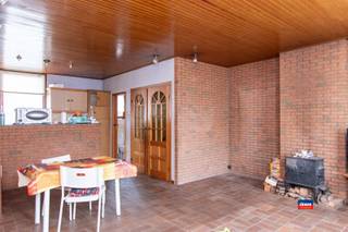 <p><span>2020 ANTWERPEN | RENOVATIEPROJECT | TE RENOVEREN WOONHUIS MET MAGAZIJN EN DRIE SLAAPKAMERS OP EEN TOTALE GRONDOPPERVLAKTE VAN 140m² | BEWOONBARE OPPERVLAKTE 209m² | EPC E|</span></p><p><span>Indeling als volgt: gelijkvloers: inkomhal/traphal - berging - wasberging met aparte toilet - garage + magazijn. </span></p><p><span>Eerste verdieping: nachthal - leefruimte met open keuken - badkamer met ligbad en toilet.</span></p><p><span>Tweede verdieping: slaapkamer 1 - slaapkamer 2 - Slaapkamer 3</span></p><p><span>Grote, droge kelder. </span></p><p><span> </span></p><p><span>Extra informatie:</span></p><ul><li><span>Renovatieproject met potentieel (magazijn 110m²)</span></li><li><span>Deze woning is gunstig gelegen op de grens met Wilrijk, op wandelafstand van openbaar vervoer, scholen en winkels. </span></li></ul><p><span> </span></p><p><span>Opgelet! Voor deze woning geldt een renovatie-verplichting. </span></p><p><span> </span></p><p><span> </span></p>