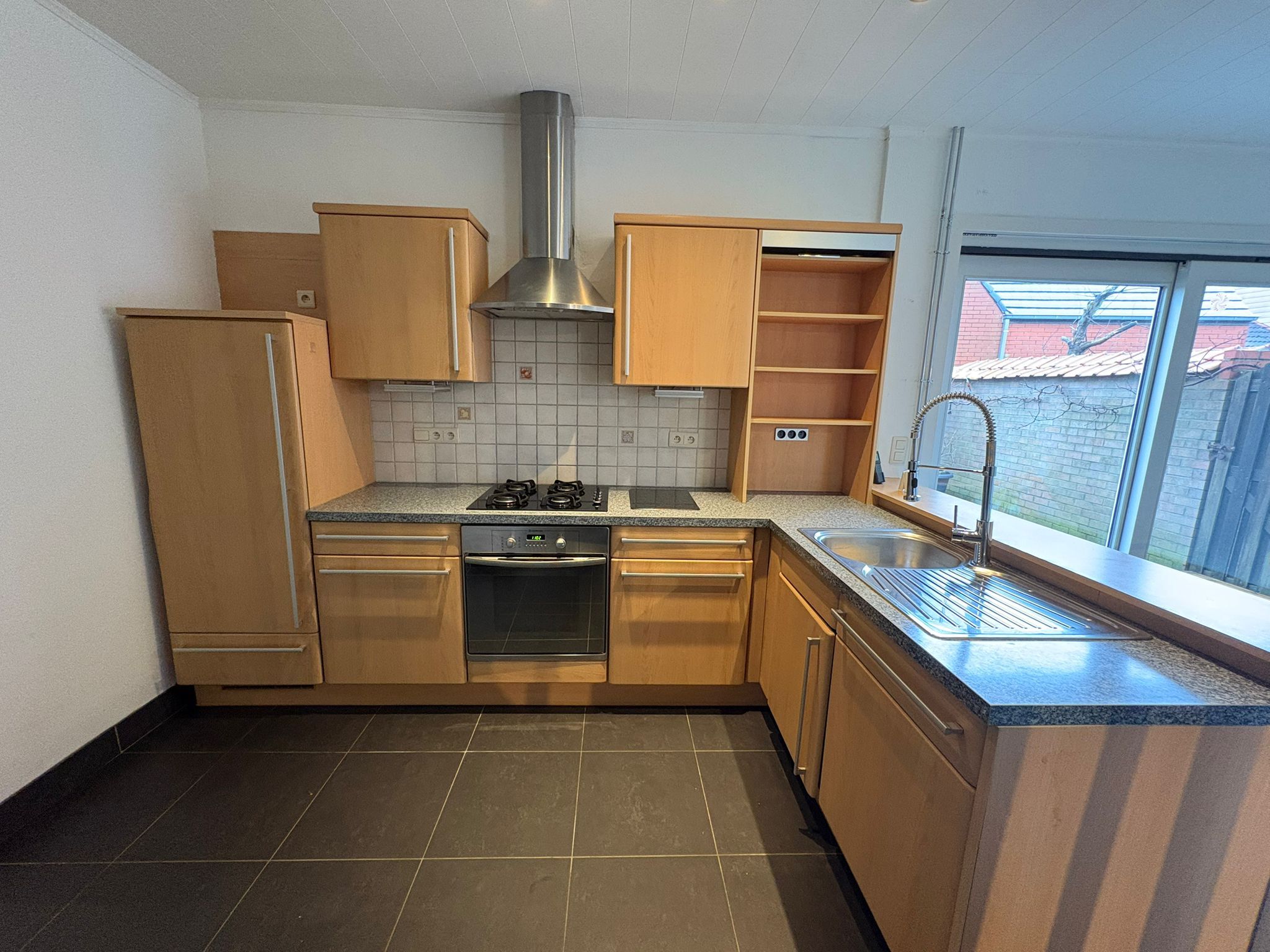 Knusse gemeubelde gezinswoning met 3 slaapkamers in Oud Stene – Oostende. - foto 3