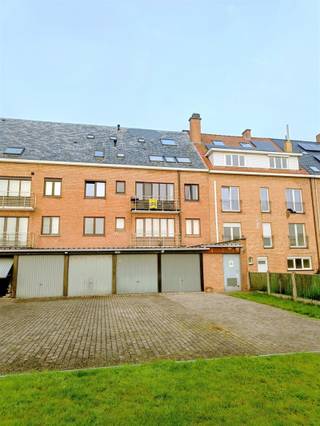 <p><span>Klein maar gezellig appartement gelegen op de tweede verdieping (zonder lift) in residentie DACOR, vlakbij het centrum van De Haan en op wandelafstand van het strand.</span></p><p><span>Het appartement bestaat uit een woonkamer met open keuken, slaapkamer, berging/bureau en een ruime, ondergrondse parkeerplaats!</span></p>