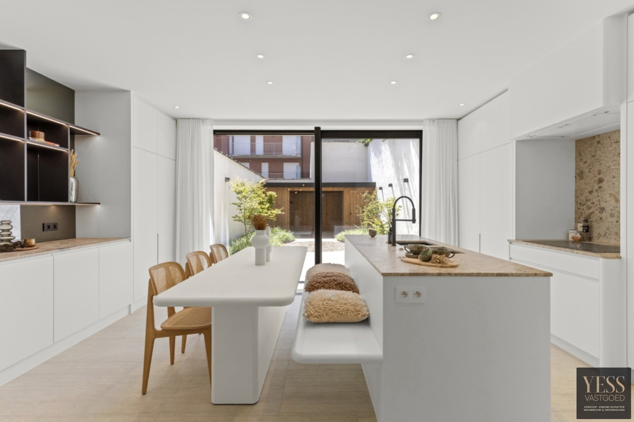 Exclusief gerenoveerd gelijkvloers appartement in Knokke! - foto 1