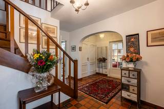 Deze charmante gezinswoning is gelegen op een ideaal zuidwest georiënteerd perceel van ca. 904 m² en biedt o.a. 4 volwaardige slaapkamers,...