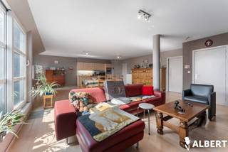 Zeer verzorgd appartement in het centrum van Moorslede.De indeling van de woning is als volgt:- Inkomhal- Leefruimte- Geïnstalleerde keuken-...