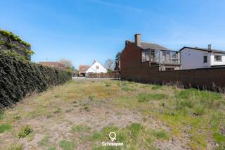 We vinden deze mooie bouwgrond voor halfopen bebouwing (circa 4,5 are) terug op een centrale ligging te Zonhoven-centrum. Voor meer informatie...