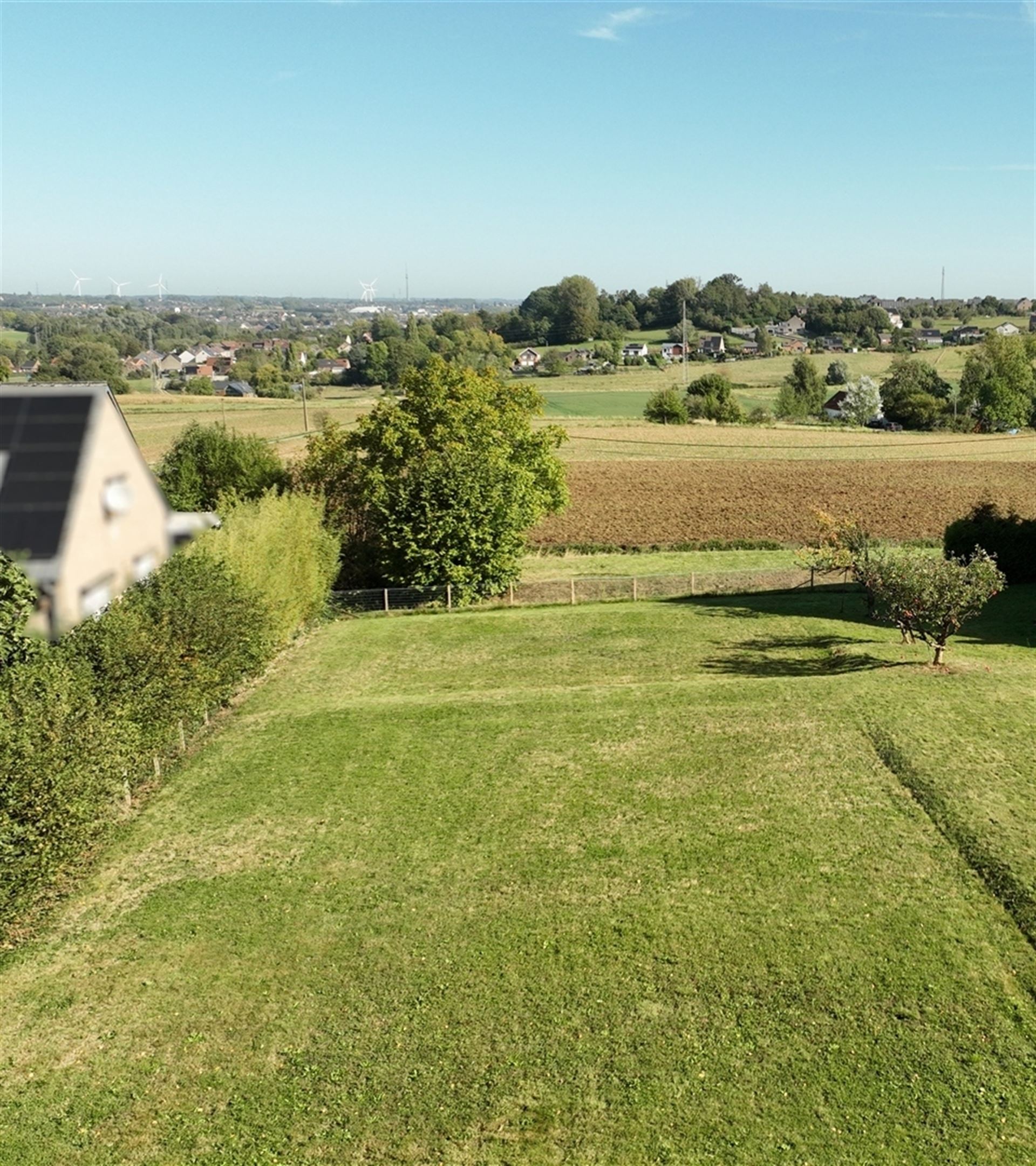 Superbe terrain dans un environement calme  - photo 2