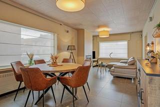 Belle maison neuve avec un grand jardin, 3 chambres et un garage à louer dans le quartier calme de Poelkapelle. Des lieux de vie spacieux !...