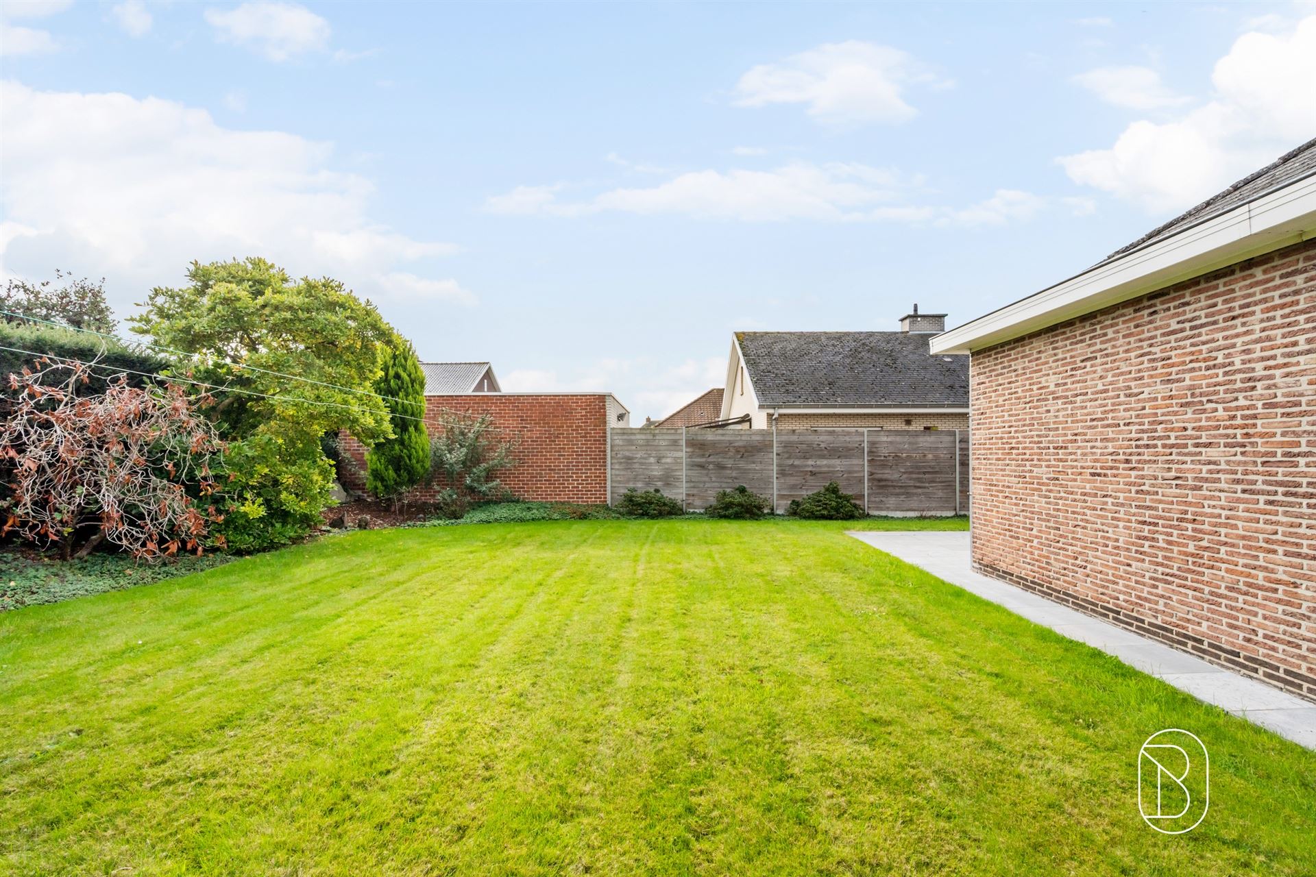 Bungalow met 3 slk, garage en tuin op rustige ligging! - foto 4