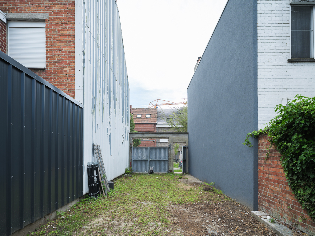 Bouwgrond met atelierruimte op toplocatie nabij Gent - photo 4