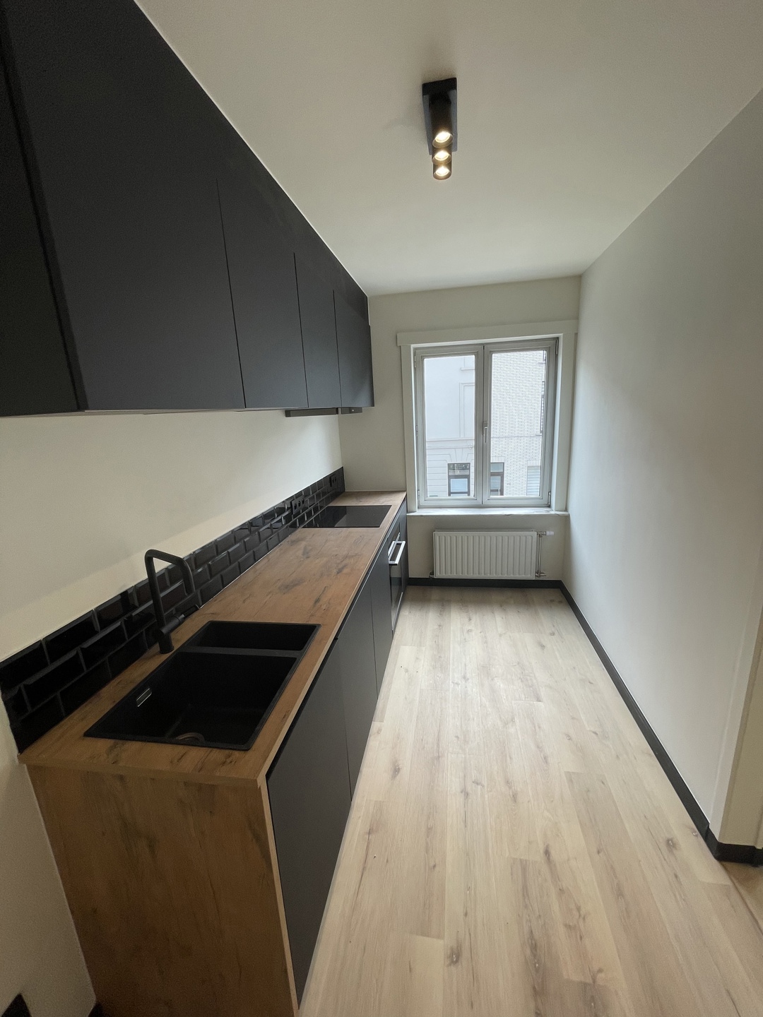 Gerenoveerd appartement met 2 slaapkamers - foto 5