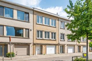 TE RENOVEREN BEL-ETAGE MET GIGA TUIN NABIJ PULHOF! Bent u op zoek naar een ruime woning met karakter en veel potentieel in Wilrijk? Deze stevige...
