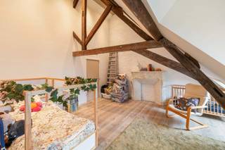 Voor meer info of en bezoek contacteer Simon via +32 498 12 37 08 of simon@vicusvastgoed.beDit karaktervol gebouw geniet van een uitstekende ligging...