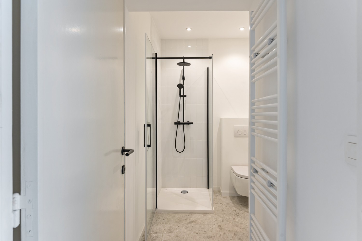 Licht en ruimte in het hart van Antwerpen – 1 slaapkamer appartement - foto 4